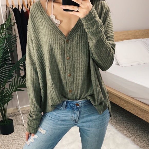 🆕 Vanessa -Olive Green Oversized Thermal Top - Picture 2 of 7